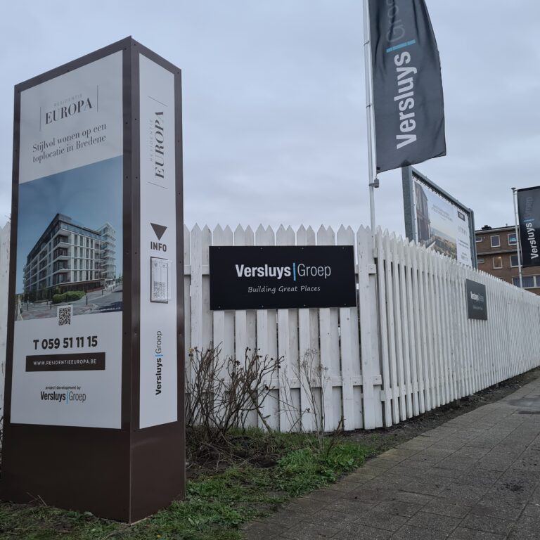 Residentie Europe - BredeneTijdelijke full color print op pvc-panelen